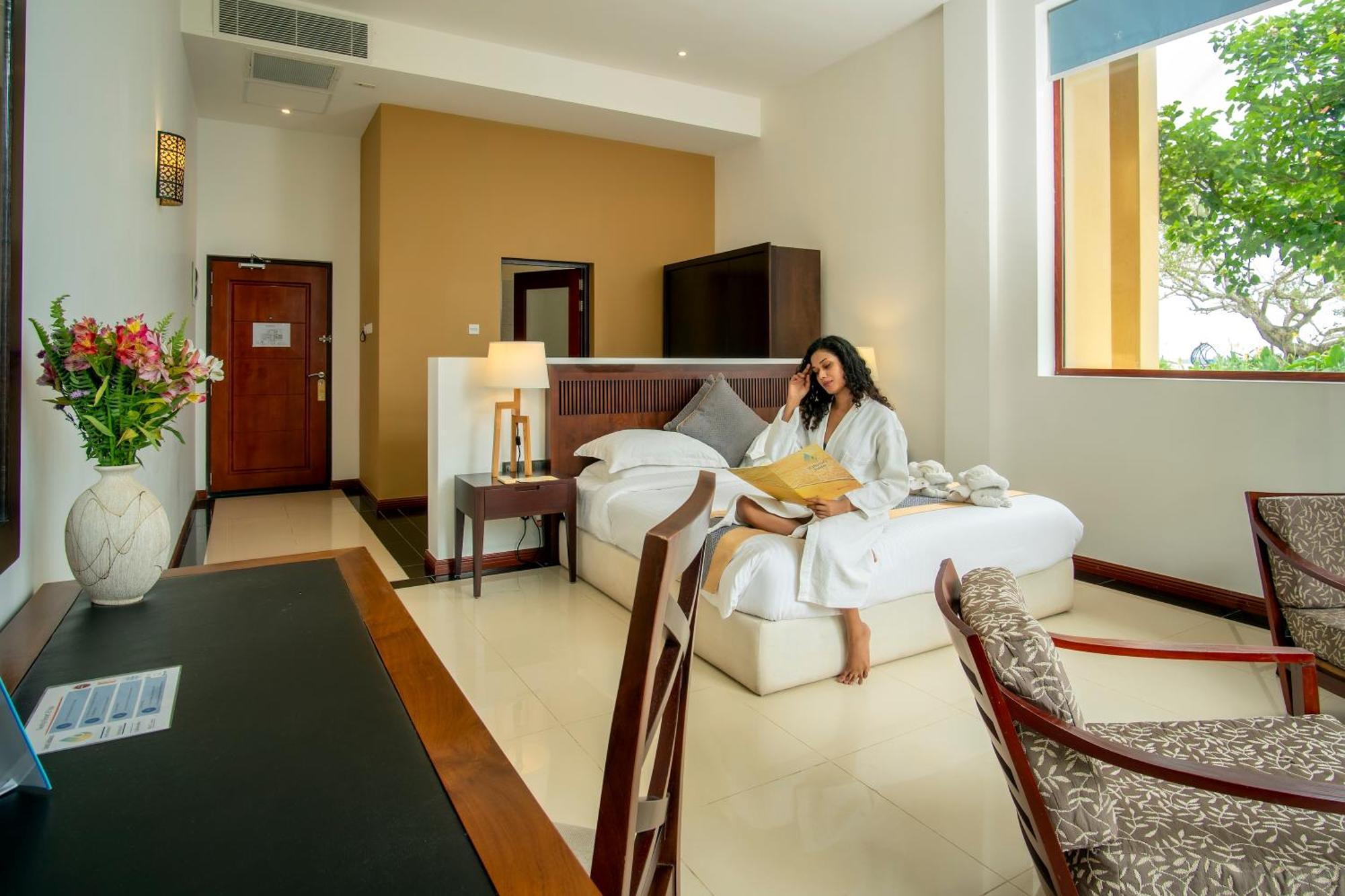 สุริยา รีสอร์ต แอนด์ สปา Hotel แทนกาลเล ภายนอก รูปภาพ