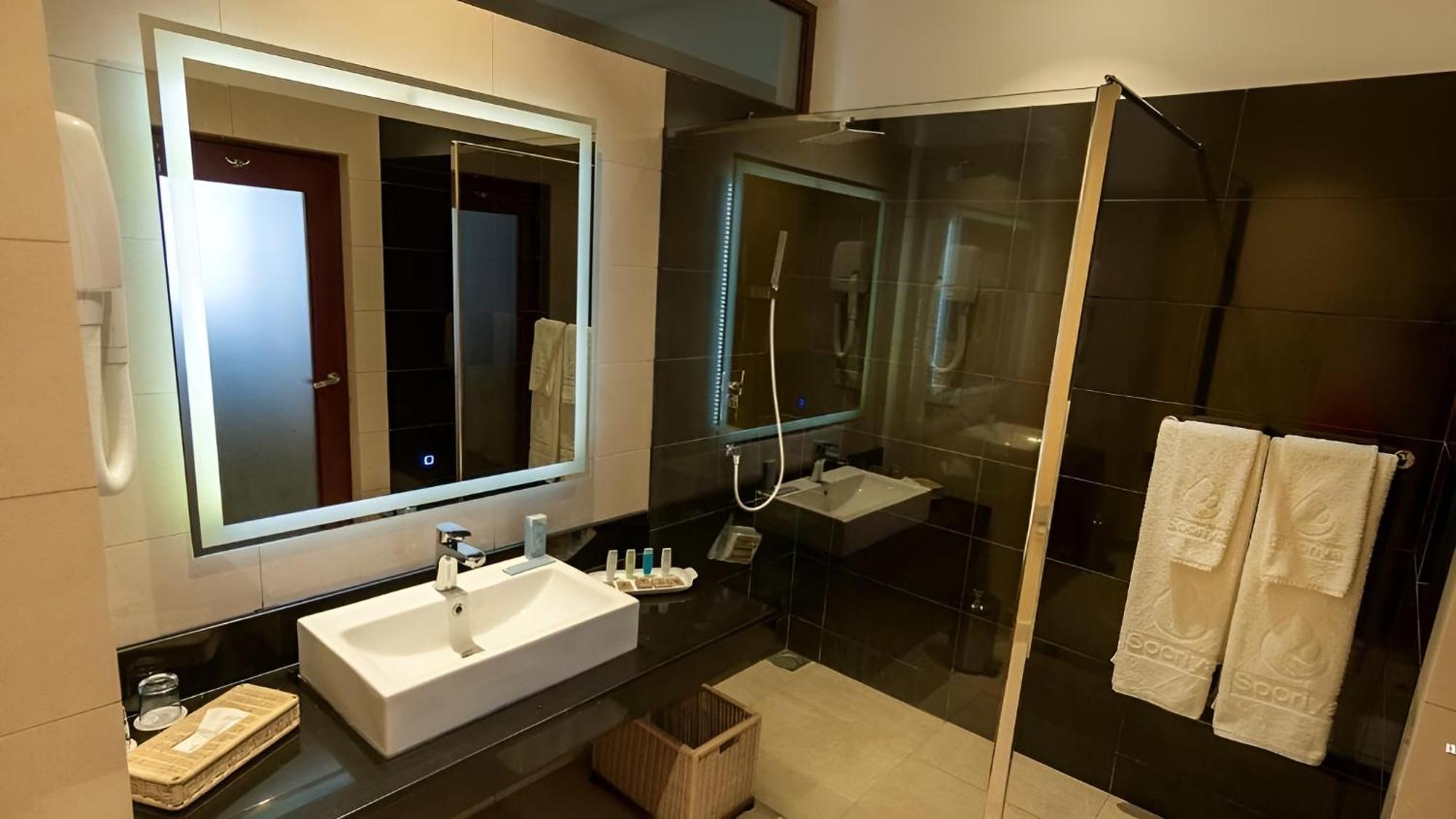 สุริยา รีสอร์ต แอนด์ สปา Hotel แทนกาลเล ภายนอก รูปภาพ
